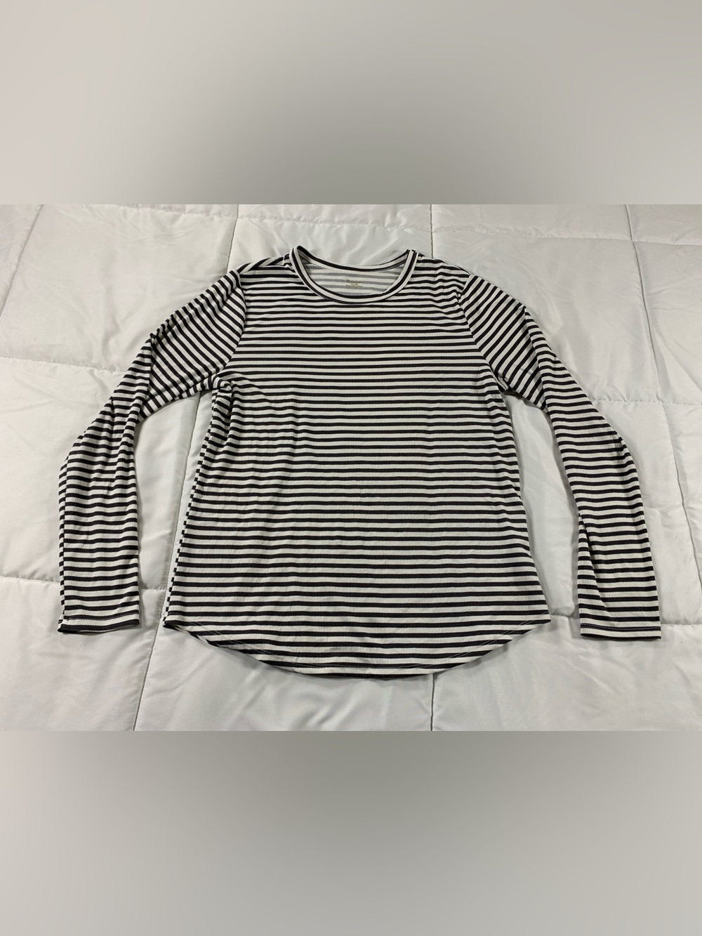 Pre loved NO BOUNDARIES shirt girls (20) size XXL